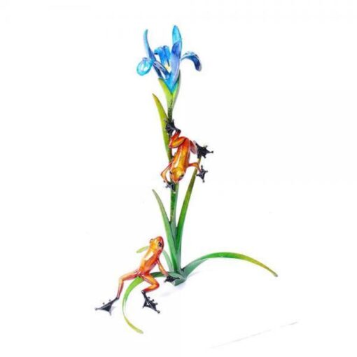 A glass sculpture of three frogs on a plant.