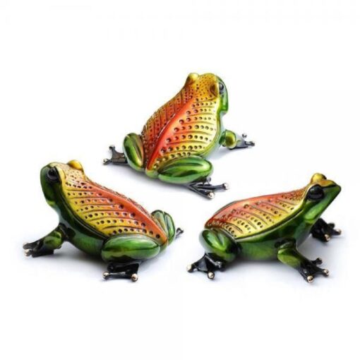 Three frogs are sitting on the ground.