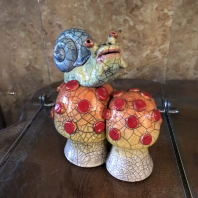 A snail and mushroom salt and pepper shakers